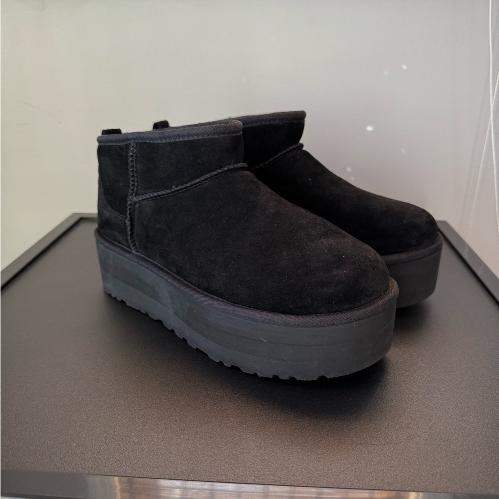 NWT UGG Mini Platform Boots